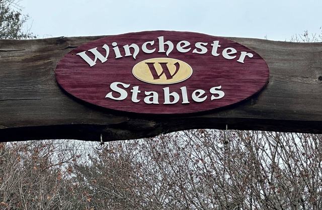 Winchester Stables Farmhouse! Horses, Farm Animals and the Beautiful West River