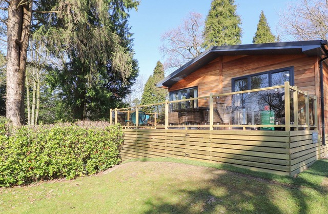 WINDERMERE LODGE, family friendly in Bowness-On-Windermere