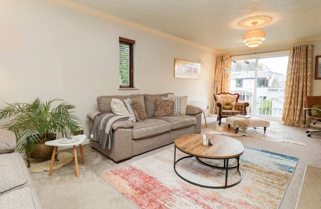 Windermere house with Lake View, 3 bed 3 bath, dog friendly with ample parking