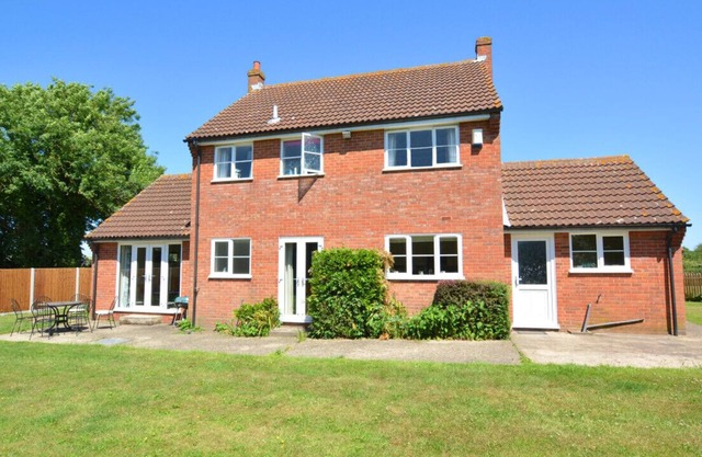 Windfalls - Three Bedroom House, Sleeps 6