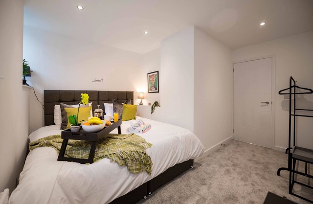 Windmill House Apt 1 - 1 bed apt - sofa bed - sleeps 4
