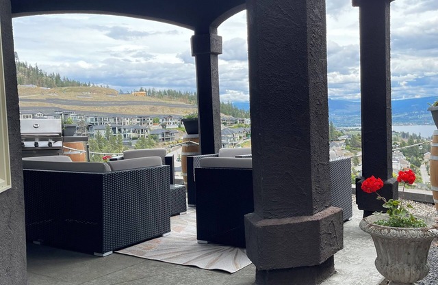 Wine, Dine & Golf at The Vineyard View Suite. Epic lake, valley, vineyard view.