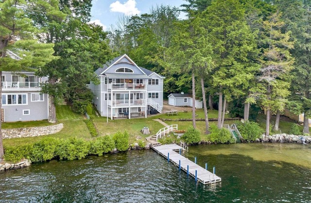 Winnie Waterfront - Beautiful Lakefront Home! sandy water, Close to Gunstock!