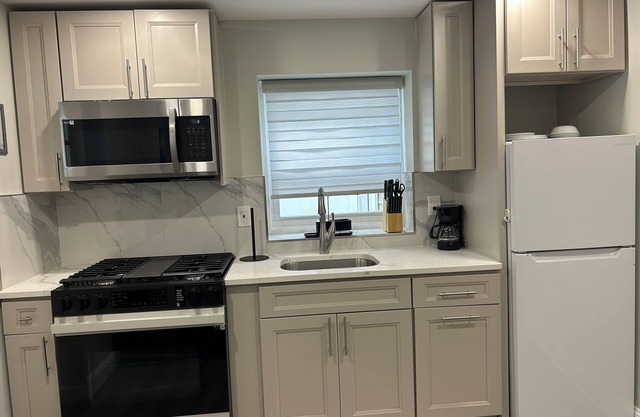 Winter/Spring Rentals, NorthEnd, King bed