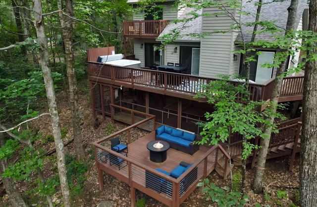Wintergreen Retreat: Cabin with Hot Tub, Nestled in Woods, Hiking, Game Room