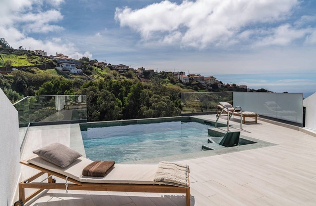 With pool in Calheta - Villa Island Roots
