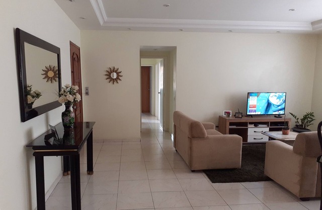 With private garage, 3 bedrooms, 2 suites, 4 bathrooms. Big and spacious.