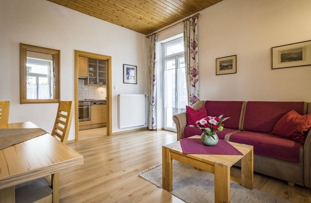 Wohnung LISTSEE: Zwei-Zimmer-Nichtraucher-Wohnung für 1- 3 Personen mit großem glasüberdachtem Balkon