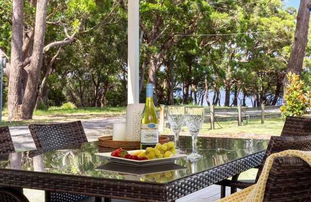 Wollumboola Lake House – lake access at your doorstep
