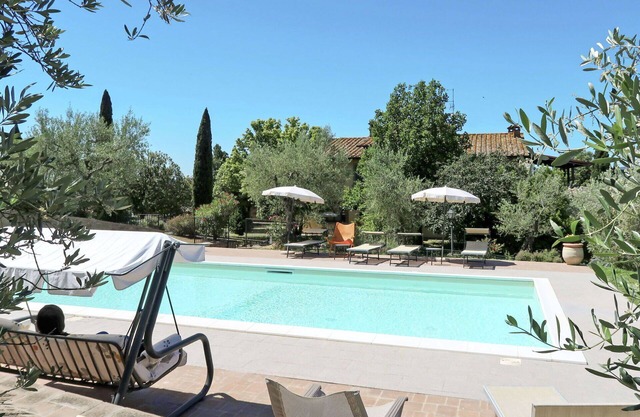 Wonderful private villa for 6 people with hot tub, WIFI, private pool, TV, patio and pets allowed