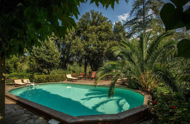 Wonderful private villa with A/C, WIFI, private pool, TV, patio and panoramic view, close to Lucca