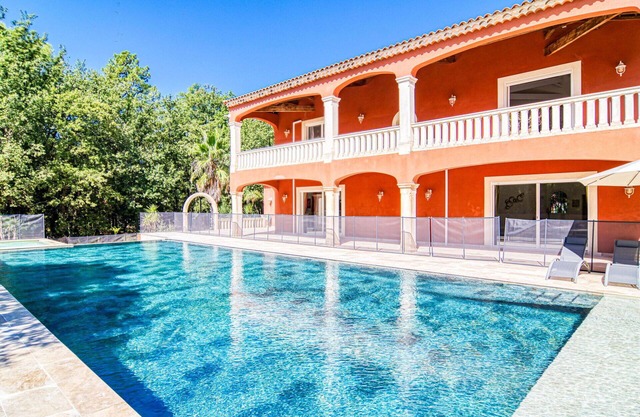 Wonderful private villa for 10 people with WIFI, hot tub, private pool, A/C, TV and terrace