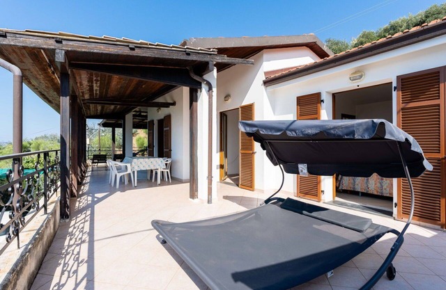 Wonderful private villa for 4 guests with WIFI, TV, terrace, pets allowed and parking