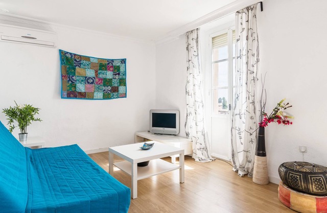 Wonderful apartment with sea views, air conditioning, terrace, balcony and Wi-Fi; pets allowed
