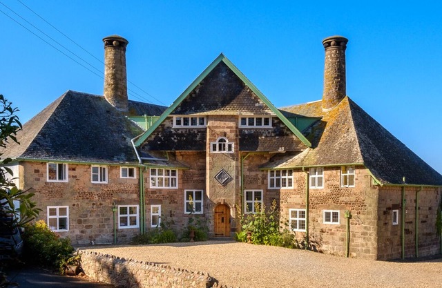 Wonderful Beachside house sleeps 20 with Watersports, hot tub and swimming pool