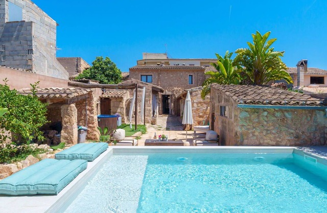 Wonderful private villa for 6 guests with A/C, WIFI, private pool, TV, patio and pets allowed
