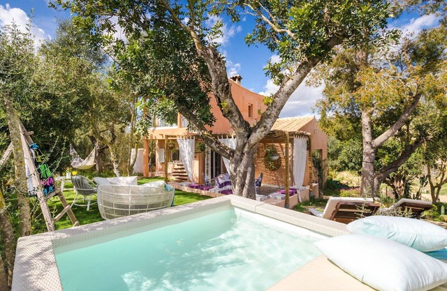 Wonderful private villa with WIFI, A/C, hot tub, TV, patio, pets allowed and panoramic view