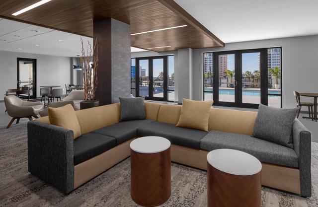 Wonderful Florida Experience! 2 Comfortable Units, On-Site Restaurant, Pool