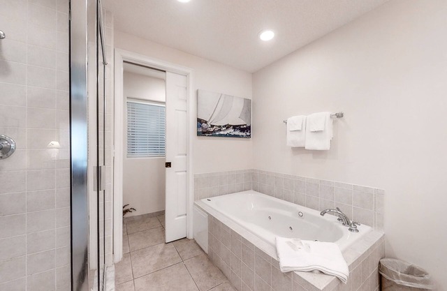 Wonderful Home Close to Beach w/Shared Pool, Free WiFi, Central AC, W/D