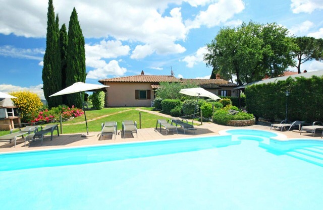 Wonderful private villa with private pool, WIFI, TV, patio, pets allowed and panoramic view