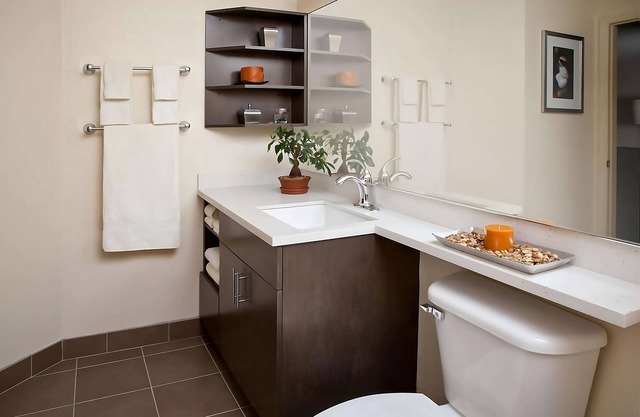 Wonderful Place To Stay! 2 Relaxing Rooms w/Living Room, FREE Parking
