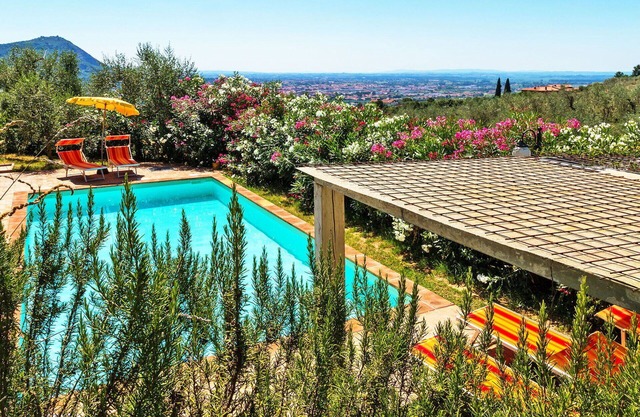 Wonderful private villa with private pool, WIFI, hot tub, A/C, TV, patio and pets allowed