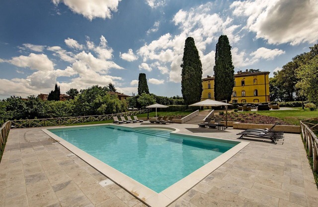 Wonderful private villa with private pool, WIFI, hot tub, A/C, TV, patio, close to Montepulciano