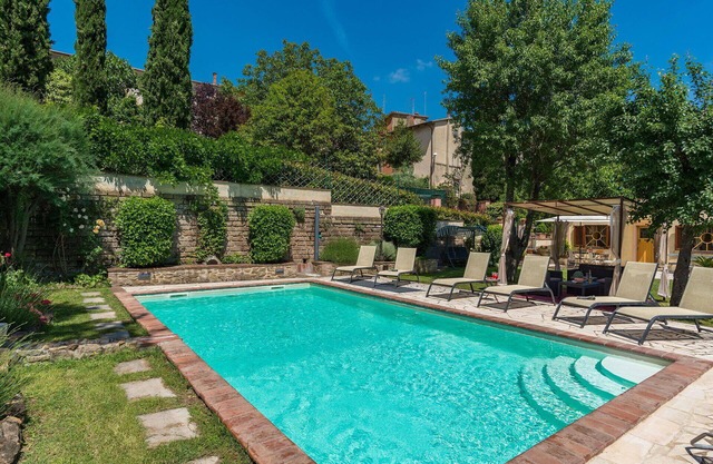 Wonderful private villa with WIFI, private pool, A/C, TV, veranda and pets allowed, close to Are.