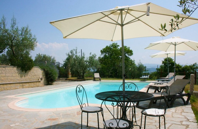 Wonderful private villa for 9 people with private pool, WIFI, TV and pets allowed, close to Arezzo