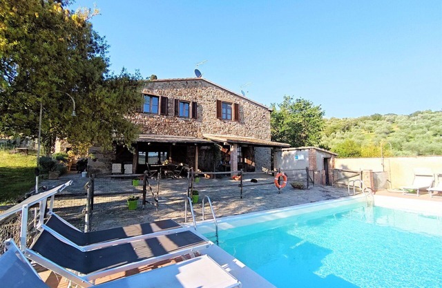 Wonderful private villa for 12 people with WIFI, A/C, private pool, TV, patio and panoramic view