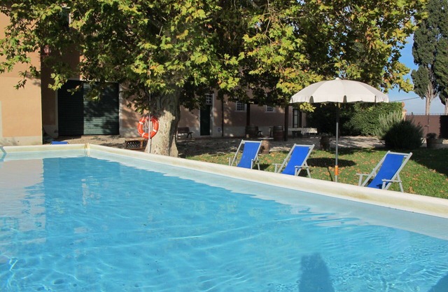 Wonderful private villa for 33 people with WIFI, private pool, TV, patio and pets allowed