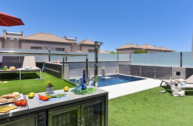 Wonderful private villa for 8 people with WIFI, private pool, A/C, TV and pets allowed
