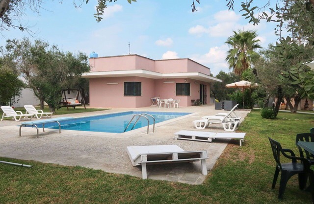 Wonderful private villa for 6 guests with private pool, WIFI, A/C, TV, terrace and pets allowed