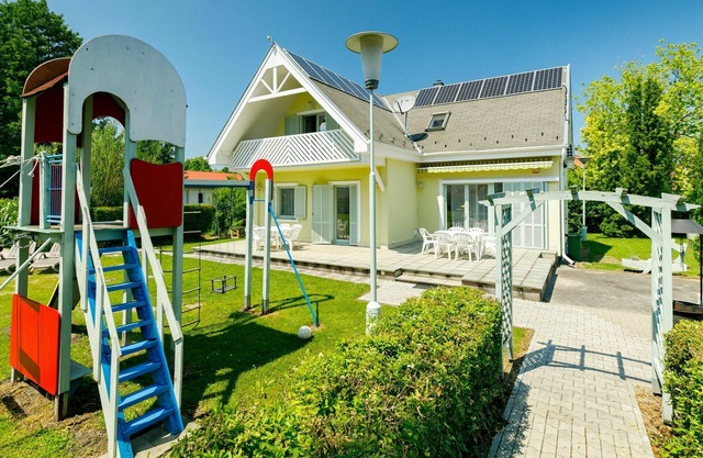 Wonderful private villa for 12 guests with WIFI, A/C, private pool, TV, terrace and parking