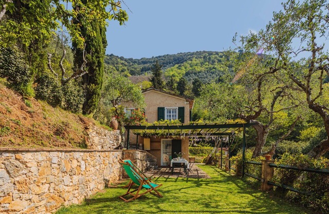 Wonderful private villa for 4 guests with WIFI, TV, terrace, pets allowed and panoramic view
