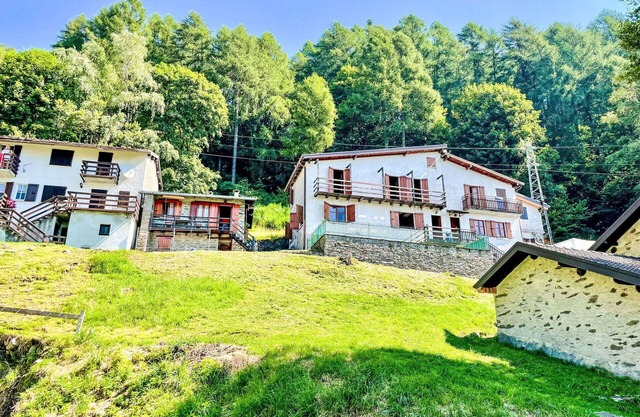 Wonderful private villa for 6 guests with patio, pets allowed and parking