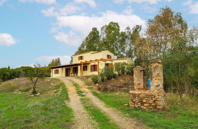 Wonderful private villa for 4 people with WIFI, A/C, TV, pets allowed and panoramic view