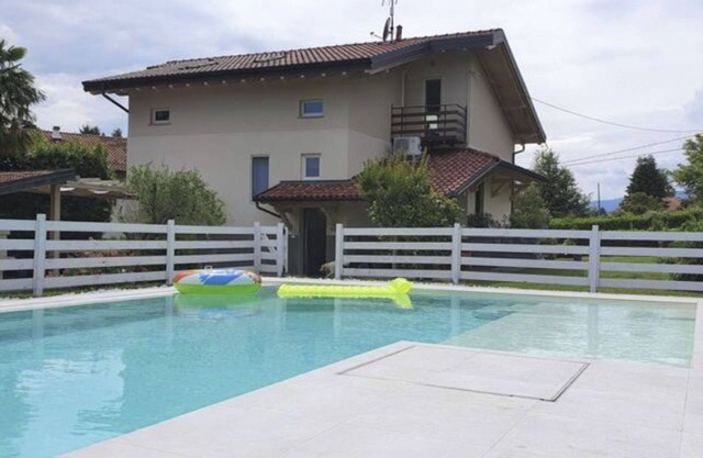 Wonderful private villa for 8 guests with hot tub, private pool, A/C, WIFI, TV and patio