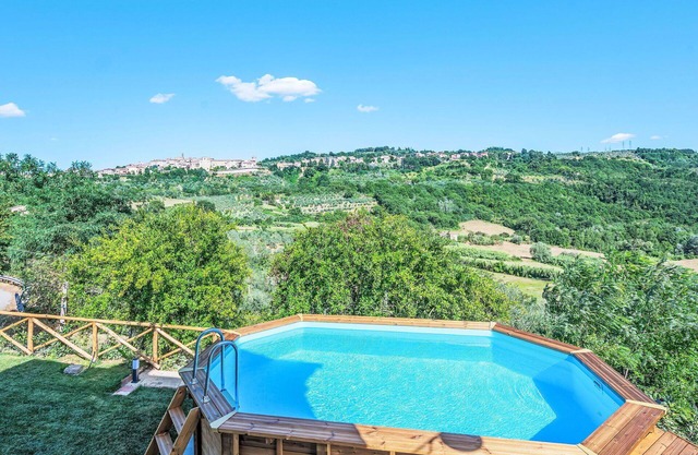 Wonderful private villa with WIFI, hot tub, private pool, TV, patio, pets allowed and panoramic .