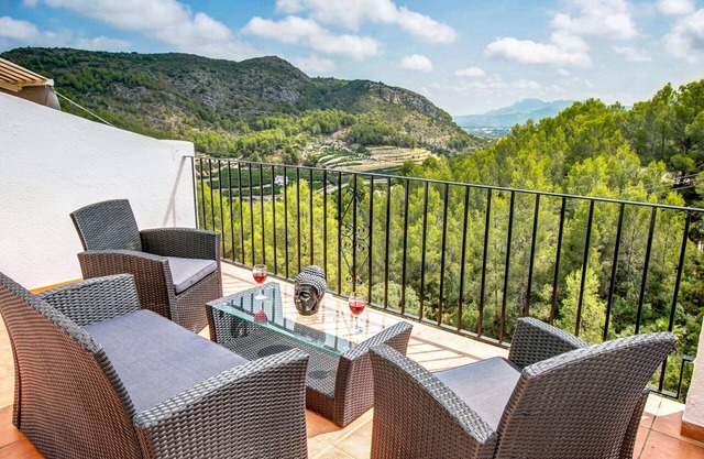 Wonderful private villa for 3 people with A/C, WIFI, pool, TV, terrace and parking