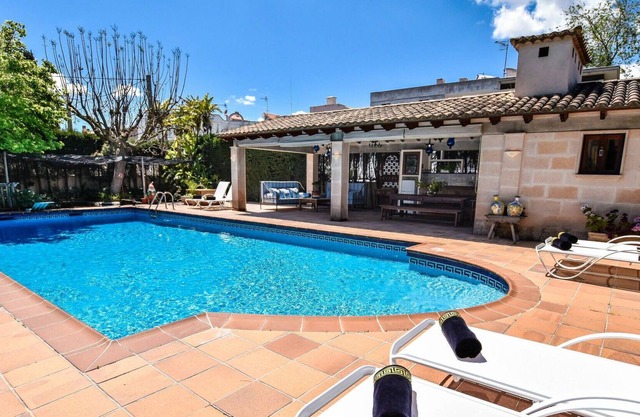 Wonderful private villa for 10 people with A/C, private pool, WIFI, TV and patio
