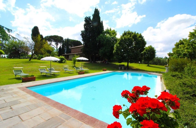 Wonderful private villa for 6 guests with private pool, TV and pets allowed