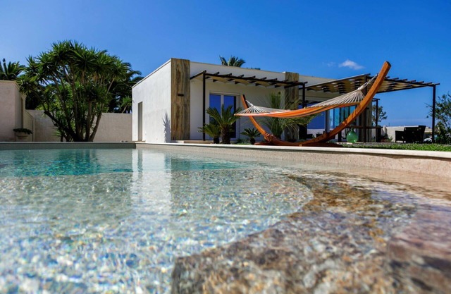 Wonderful private villa for 6 people with A/C, WIFI, private pool, patio and pets allowed