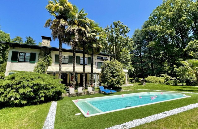 Wonderful private villa for 14 people with private pool, hot tub, WIFI, TV, patio and pets allowed