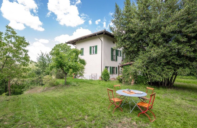 Wonderful private villa for 7 people with TV, balcony and parking
