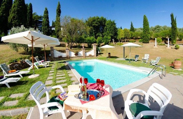 Wonderful private villa for 10 guests with private pool, A/C, WIFI, TV, pets allowed and parking