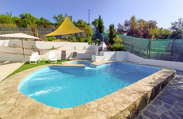 Wonderful private villa with private pool, hot tub, A/C, WIFI, TV, terrace and pets allowed