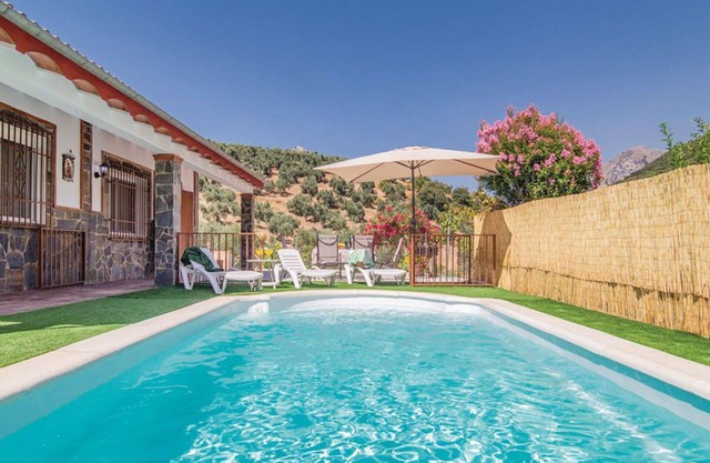 Wonderful private villa with A/C, WIFI, private pool, TV, patio, pets allowed and parking