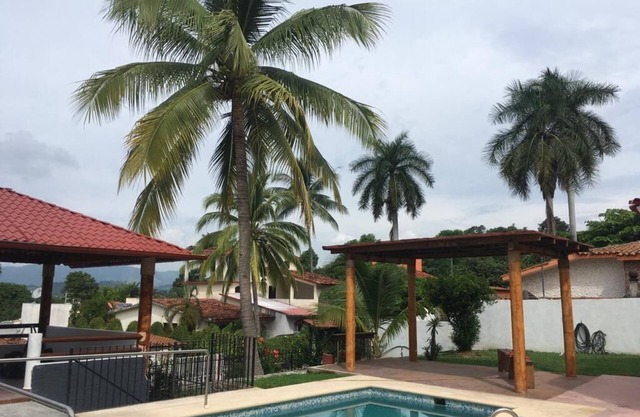 Wonderful residence w/studio, 15 min walk distance from beach & restaurants!