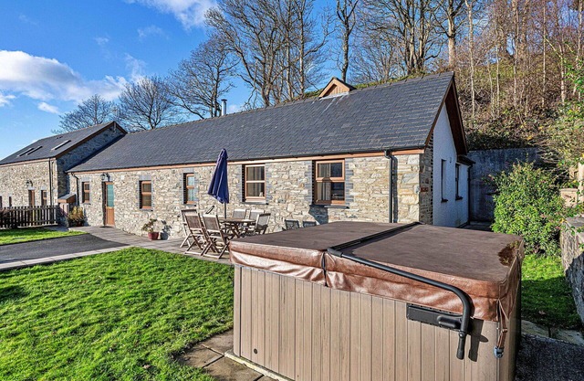 Wonderful villa for 6 guests with WIFI, hot tub, TV and pets allowed